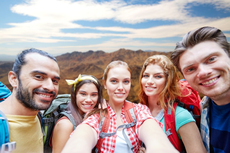 Happy hikers on a desert hiking tour in Arizona